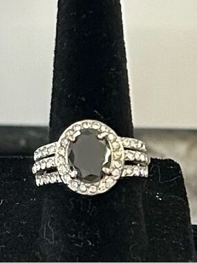 Black Stone Halo  Ring - Women Fashion Jewelry